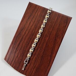 Beautiful hearty two toned heart bracelet